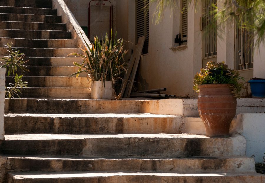 Comment rénover un escalier extérieur sans tout démolir ?