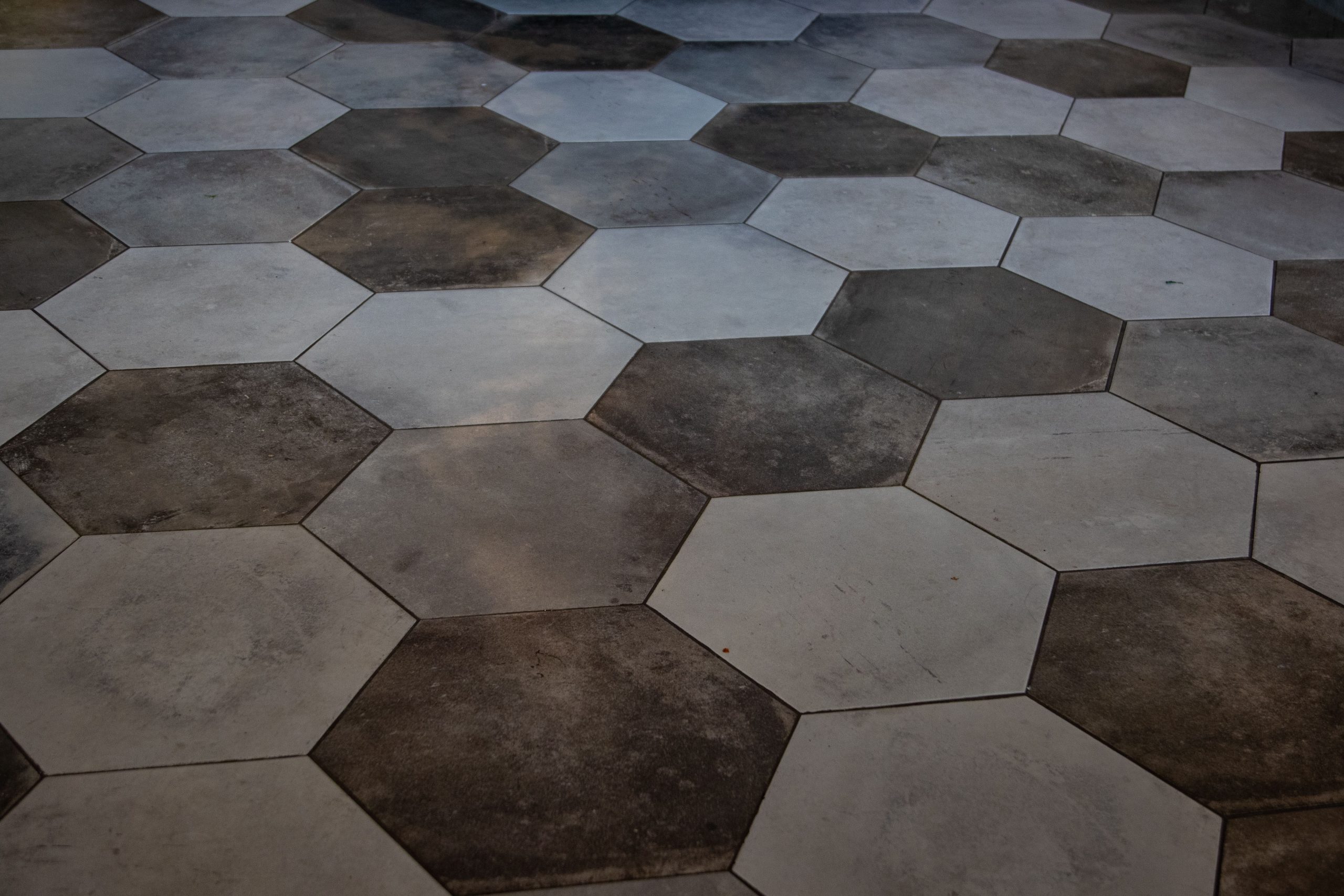 Carrelage hexagonal moquette pierre moderne Caen