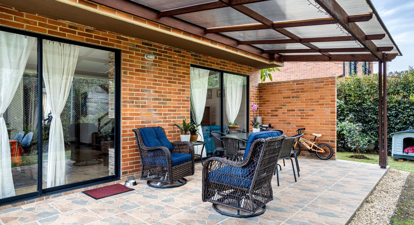 Quel motif terrasse résine choisir pour un beau résultat durable ?