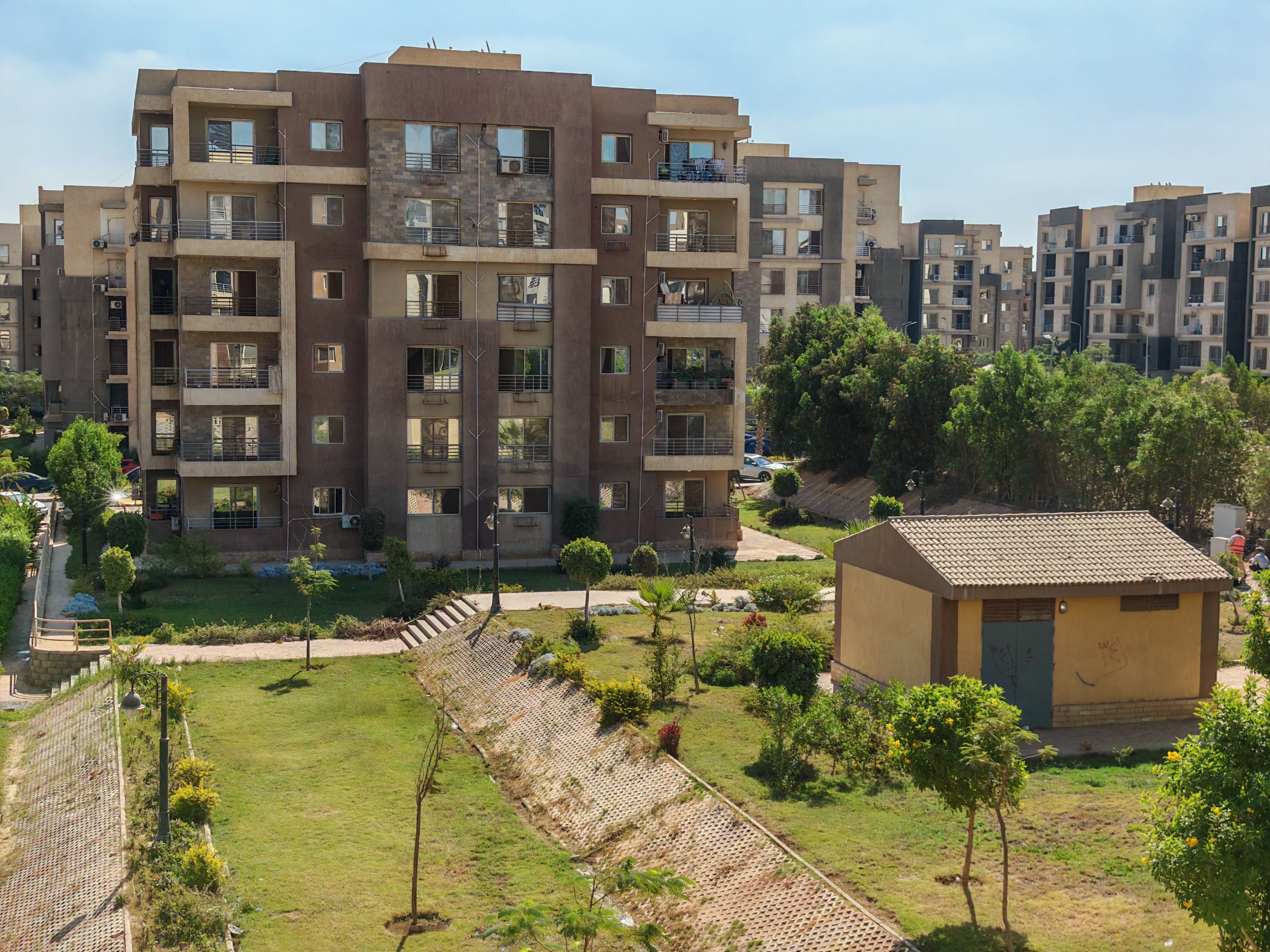 Complexe appartements modernes entoure de verdure