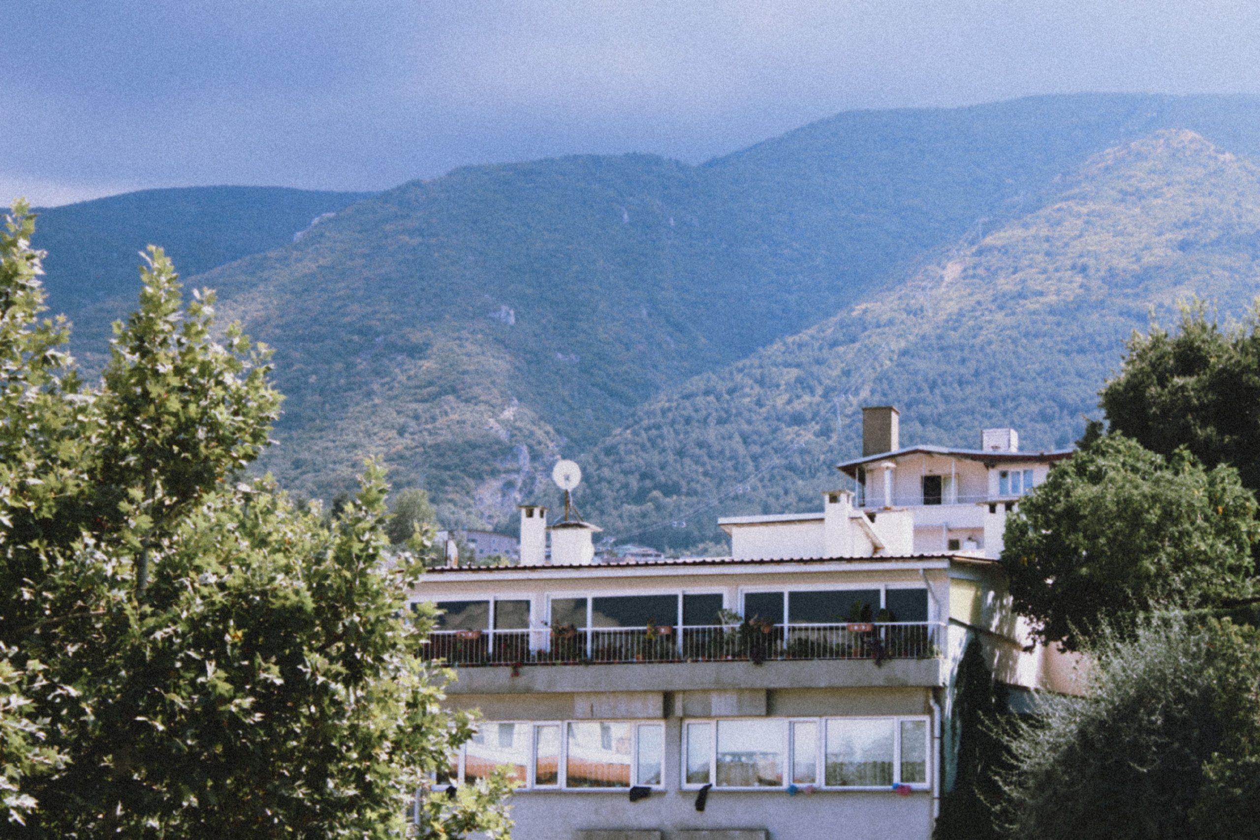 Maison rurale paisible entourée de collines verdoyantes