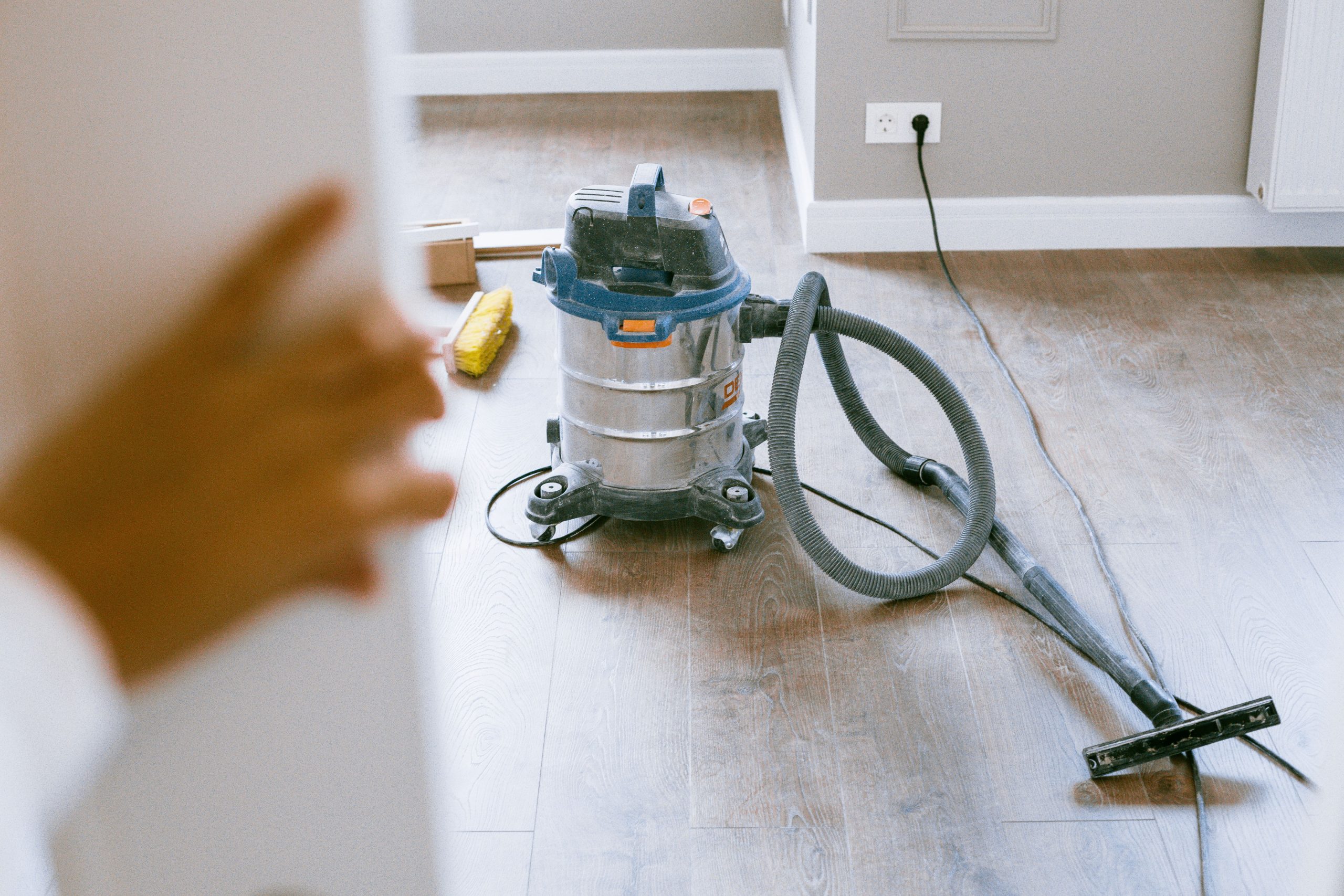 Aspirateur industriel dans appartement rénové
