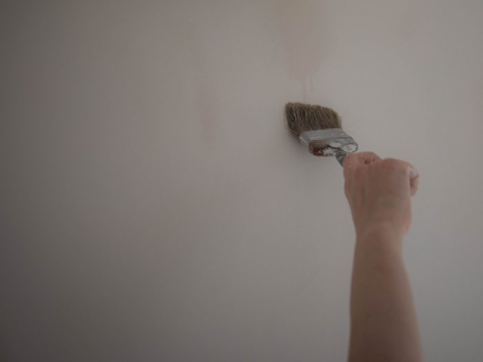 Combien de temps attendre entre deux couches de peinture ?