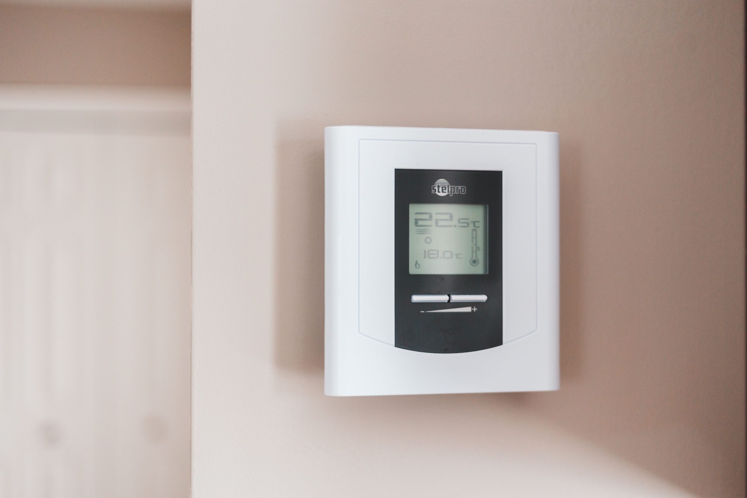 Thermostat numérique affichant la température en degrés